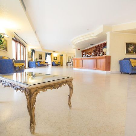 Royals Gate Hotel Роди Гарганико Екстериор снимка