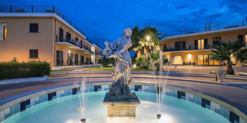 Royals Gate Hotel Роди Гарганико Екстериор снимка
