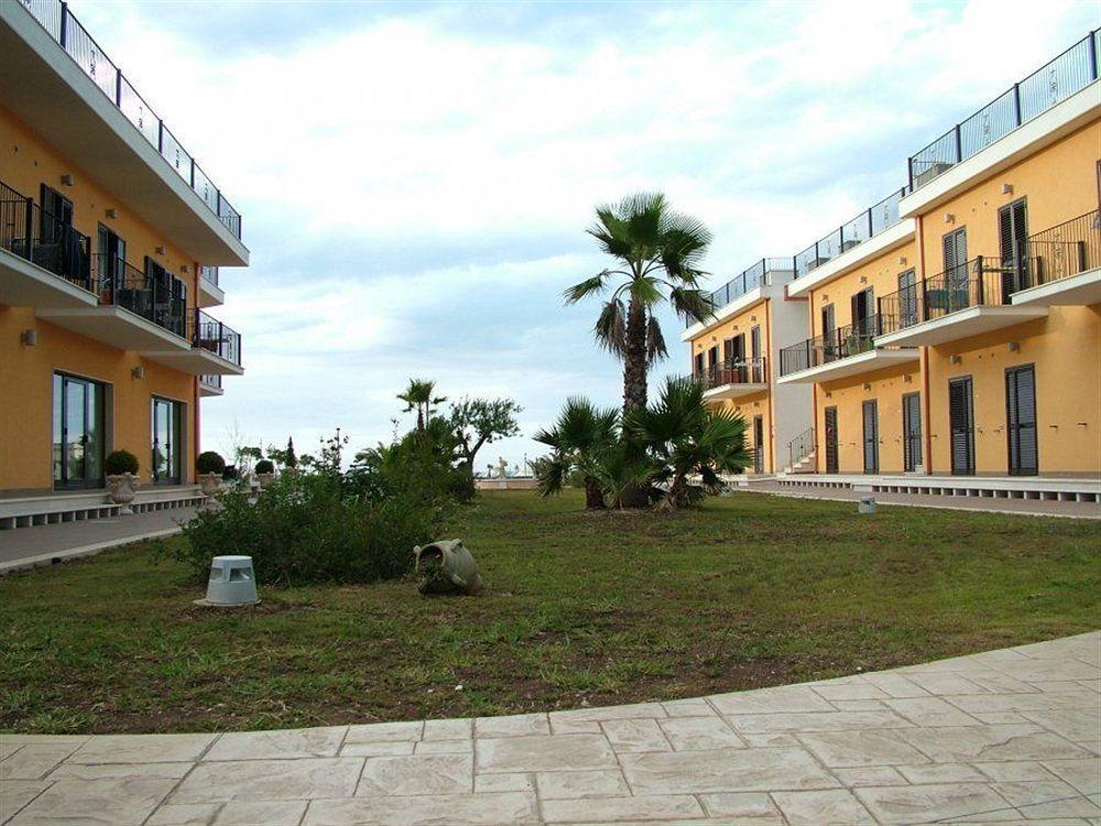 Royals Gate Hotel Роди Гарганико Екстериор снимка