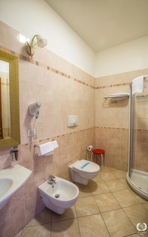 Royals Gate Hotel Роди Гарганико Екстериор снимка