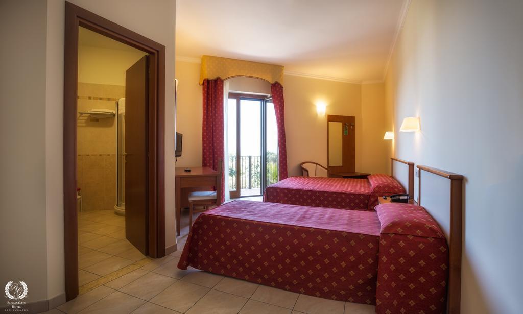 Royals Gate Hotel Роди Гарганико Екстериор снимка