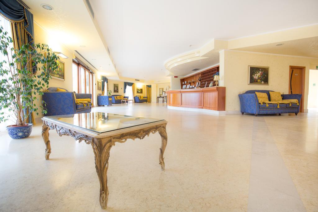 Royals Gate Hotel Роди Гарганико Екстериор снимка