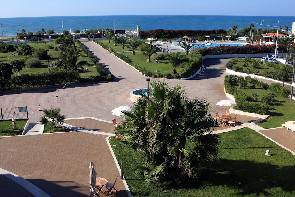 Royals Gate Hotel Роди Гарганико Екстериор снимка