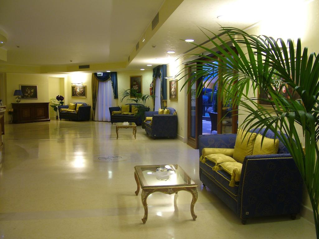 Royals Gate Hotel Роди Гарганико Екстериор снимка
